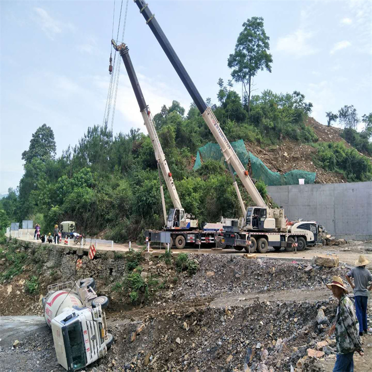 德清县汽车掉沟里叫吊车救援要多少钱